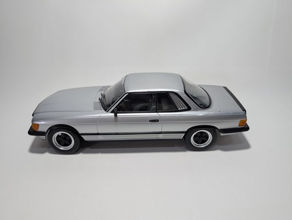 Macheta KK Scale 1:18, 1985 Mercedes-Benz 500 SLC 6.0 AMG C107 - imagine 2