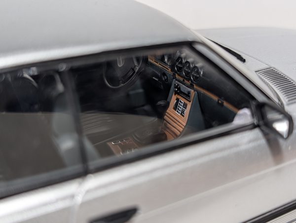 Macheta KK Scale 1:18, 1985 Mercedes-Benz 500 SLC 6.0 AMG C107 - imagine 11