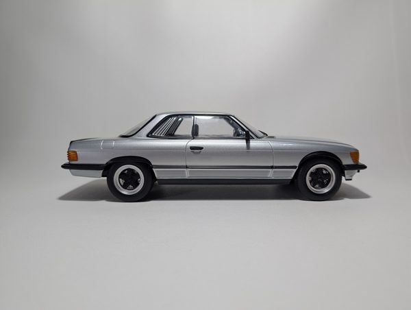 Macheta KK Scale 1:18, 1985 Mercedes-Benz 500 SLC 6.0 AMG C107 - imagine 3