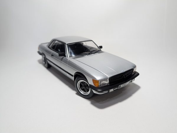 Macheta KK Scale 1:18, 1985 Mercedes-Benz 500 SLC 6.0 AMG C107 - imagine 4