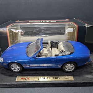 Macheta Maisto 1:18, 1996 Jaguar XK8
