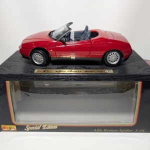Macheta Maisto 1:18, 1995 Alfa Romeo Spider