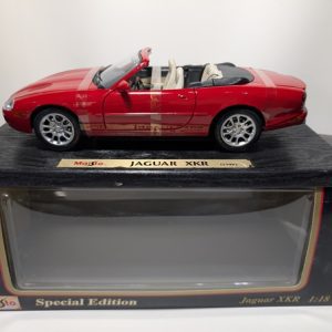 Macheta Maisto 1:18, 1998 Jaguar XKR