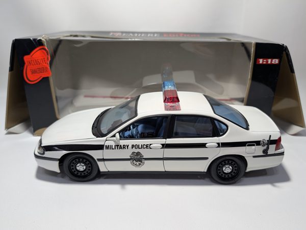 Macheta Maisto 1:18, Chevrolet Impala Military Police