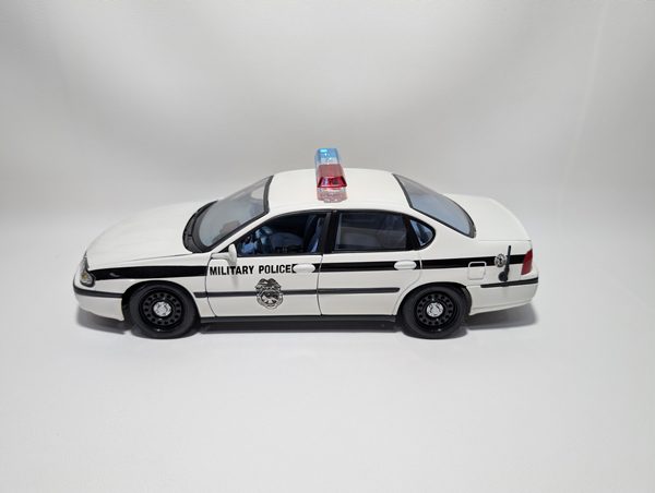 Macheta Maisto 1:18, Chevrolet Impala Military Police - imagine 2