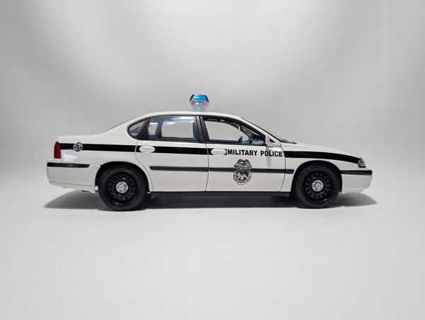 Macheta Maisto 1:18, Chevrolet Impala Military Police - imagine 3