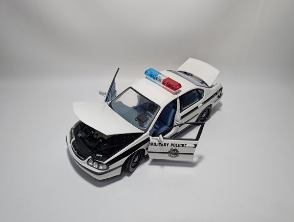Macheta Maisto 1:18, Chevrolet Impala Military Police - imagine 4